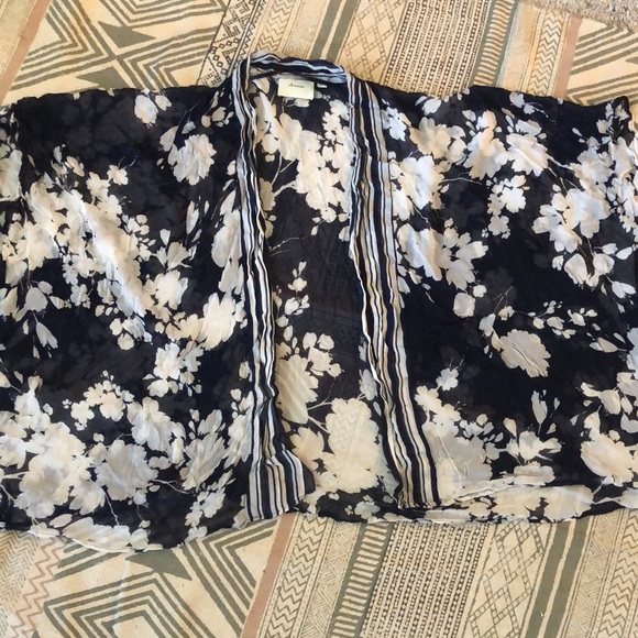 Elevenses Kimono - Picture 3 of 7